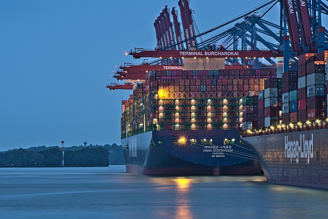 découvrez les principes, enjeux et avantages du commerce international : échanges de biens et services, accords internationaux, impact sur l'économie mondiale et opportunités pour les entreprises françaises.